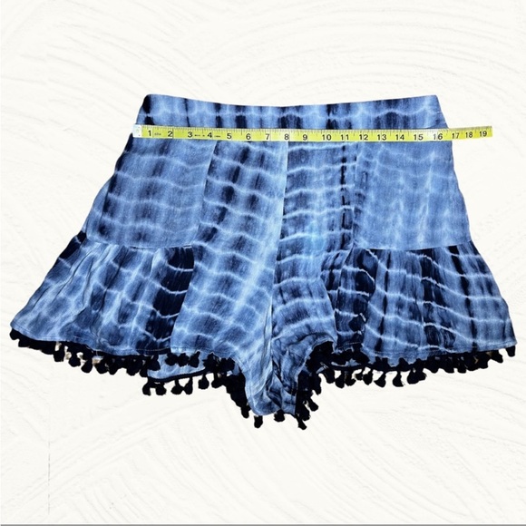 Umgee NWT Blue Tie Dye Shorts w/ Tassel Trim, Size Large - Picture 9 of 10